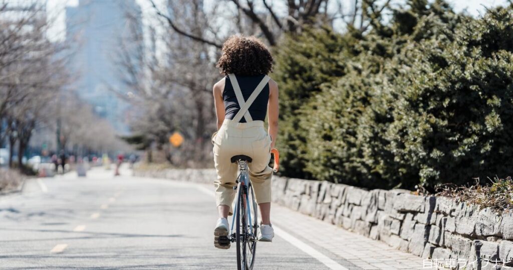 自転車の両手離し運転は法律違反になる？